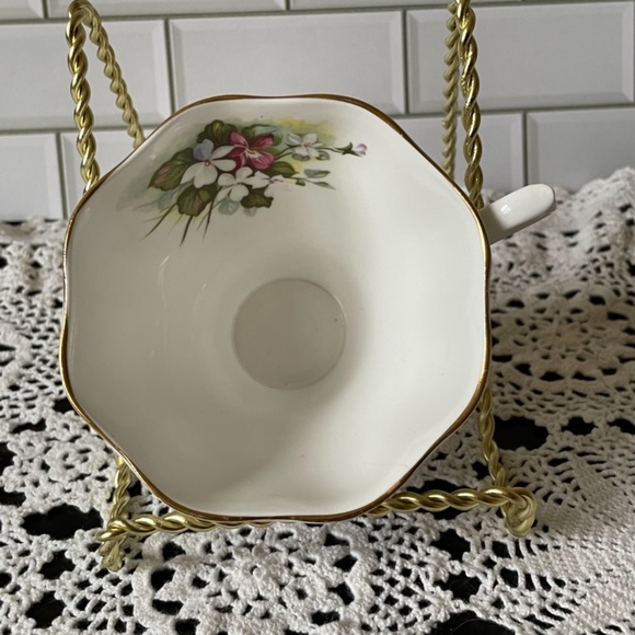 Royal Albert Bone China / Violets, purples and white flowers with green leaves - Picture 12 of 12